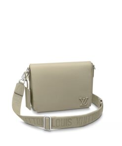Louis Vuitton Takeoff Messenger M22505